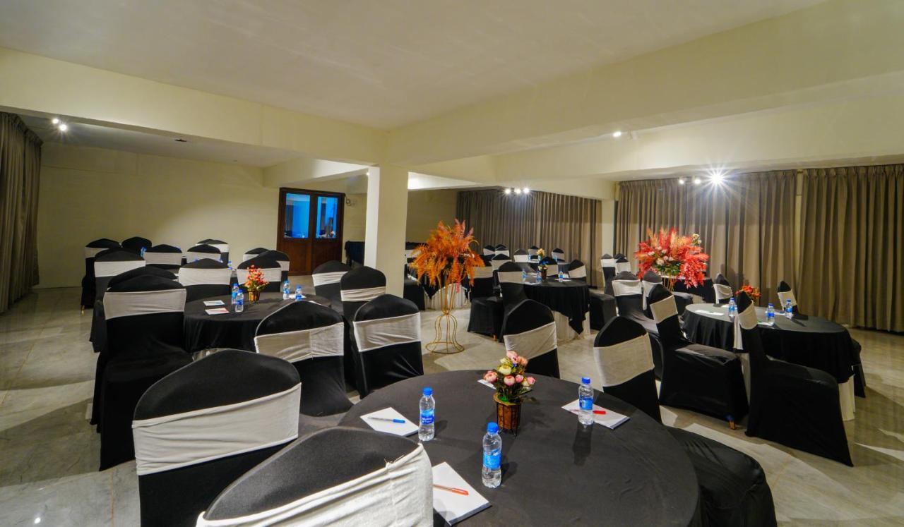 Hotel Woodcrest Zirakpur - Best Family Hotel By - A Unit Of Sidham Group Dış mekan fotoğraf