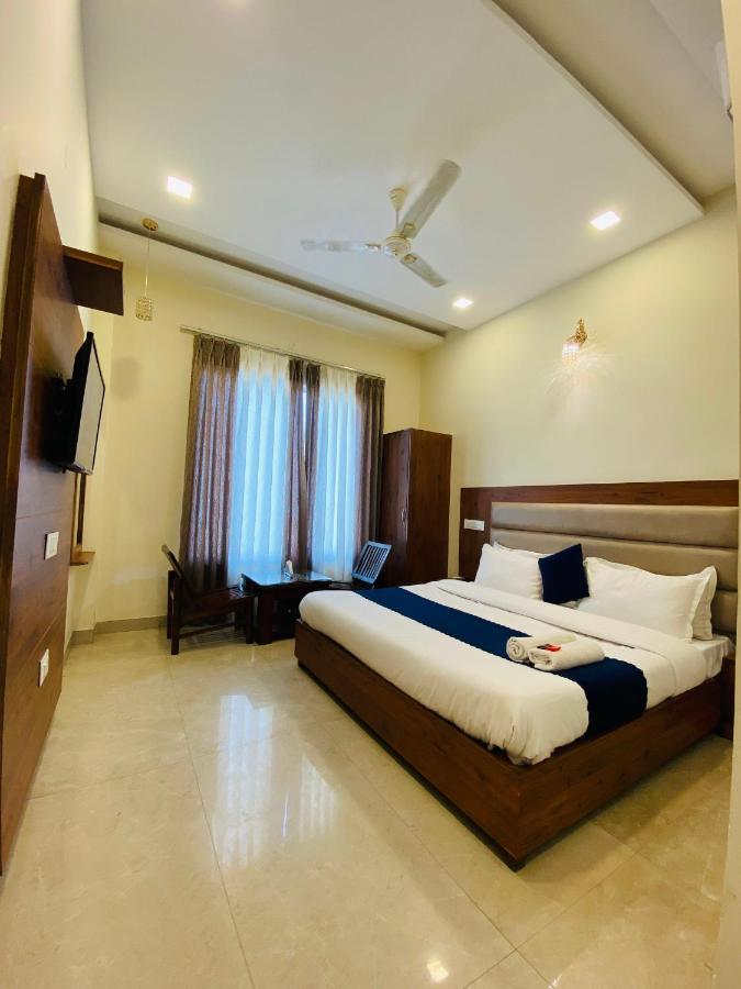 Hotel Woodcrest Zirakpur - Best Family Hotel By - A Unit Of Sidham Group Dış mekan fotoğraf