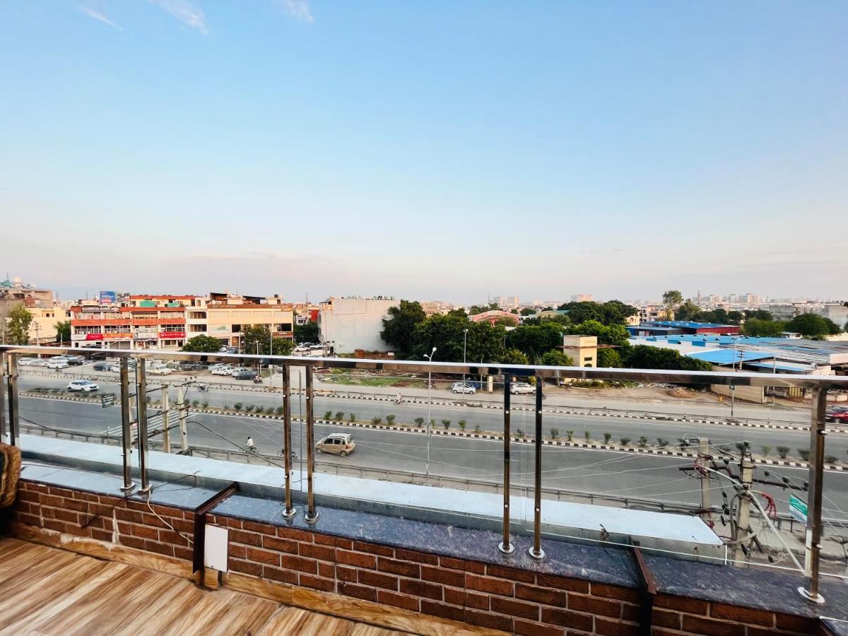 Hotel Woodcrest Zirakpur - Best Family Hotel By - A Unit Of Sidham Group Dış mekan fotoğraf