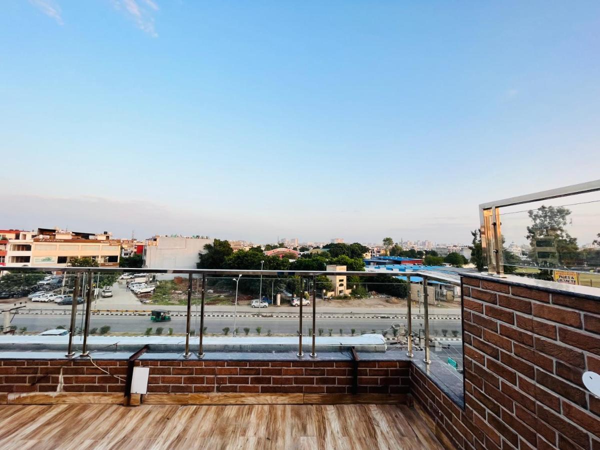 Hotel Woodcrest Zirakpur - Best Family Hotel By - A Unit Of Sidham Group Dış mekan fotoğraf