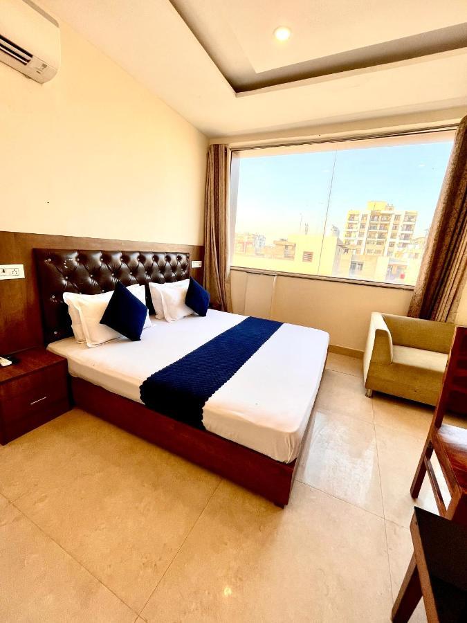 Hotel Woodcrest Zirakpur - Best Family Hotel By - A Unit Of Sidham Group Dış mekan fotoğraf