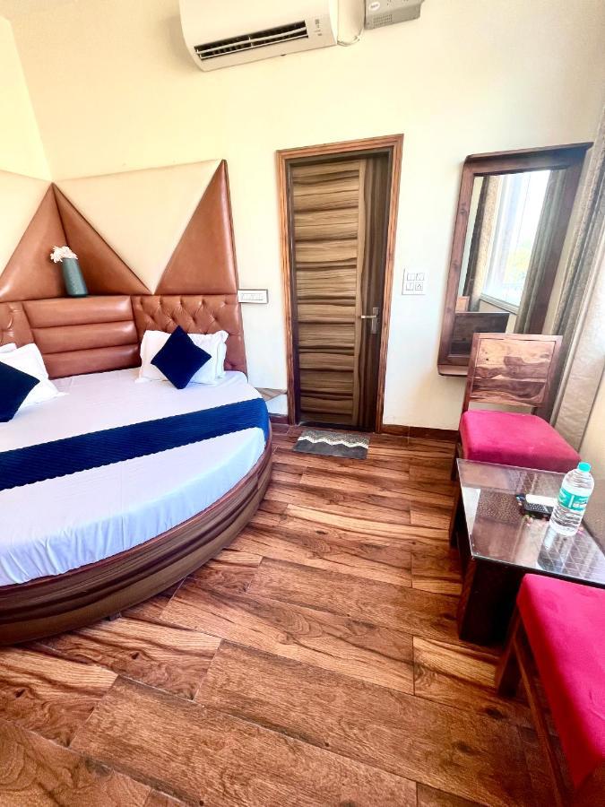 Hotel Woodcrest Zirakpur - Best Family Hotel By - A Unit Of Sidham Group Dış mekan fotoğraf