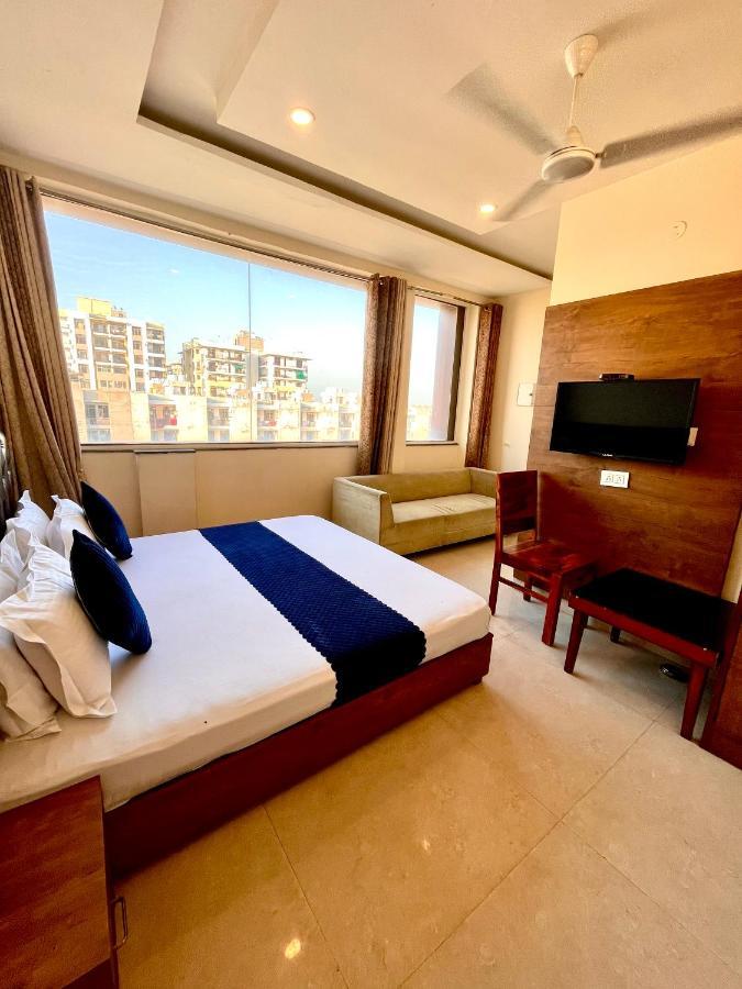 Hotel Woodcrest Zirakpur - Best Family Hotel By - A Unit Of Sidham Group Dış mekan fotoğraf