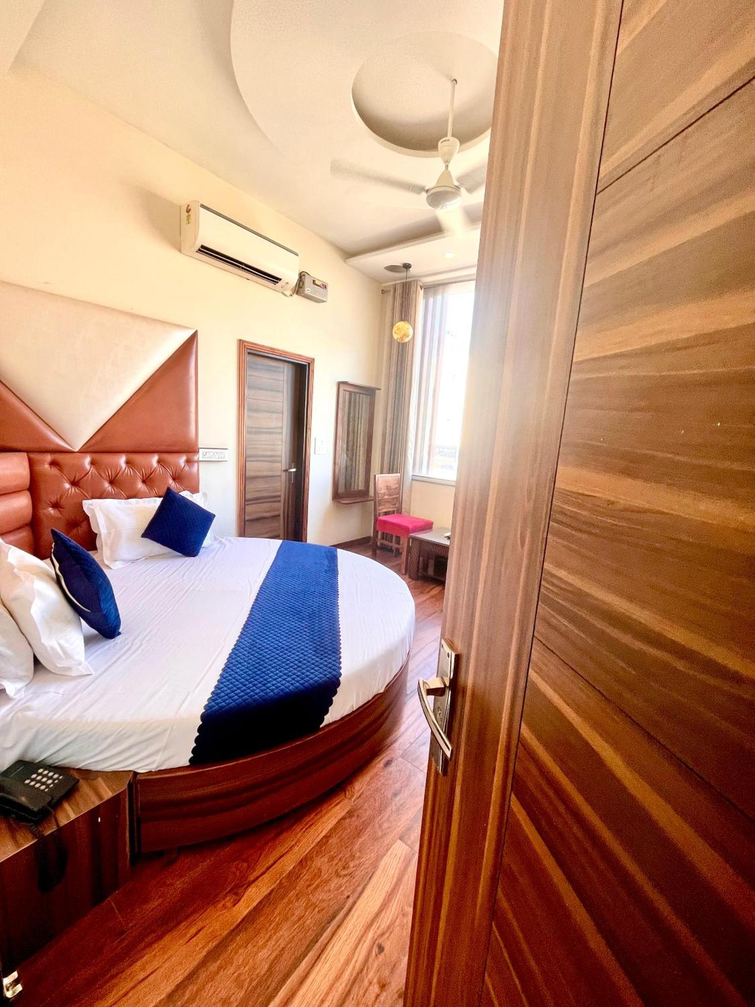 Hotel Woodcrest Zirakpur - Best Family Hotel By - A Unit Of Sidham Group Dış mekan fotoğraf